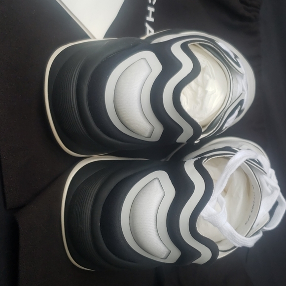 CHANEL CC LOGO LYCRA WHITE & BLACK SNEAKERS 37.5 - Picture 7 of 8